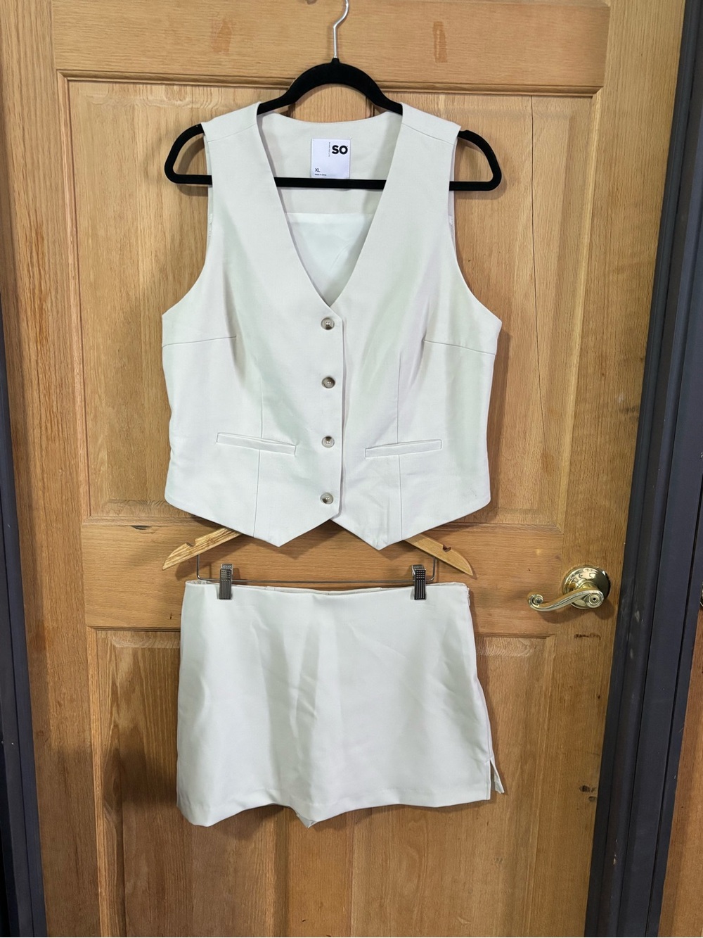 SO Cream Vest & Skort Two-Piece Set Neutral Button Front Size Vest XL, Skort L